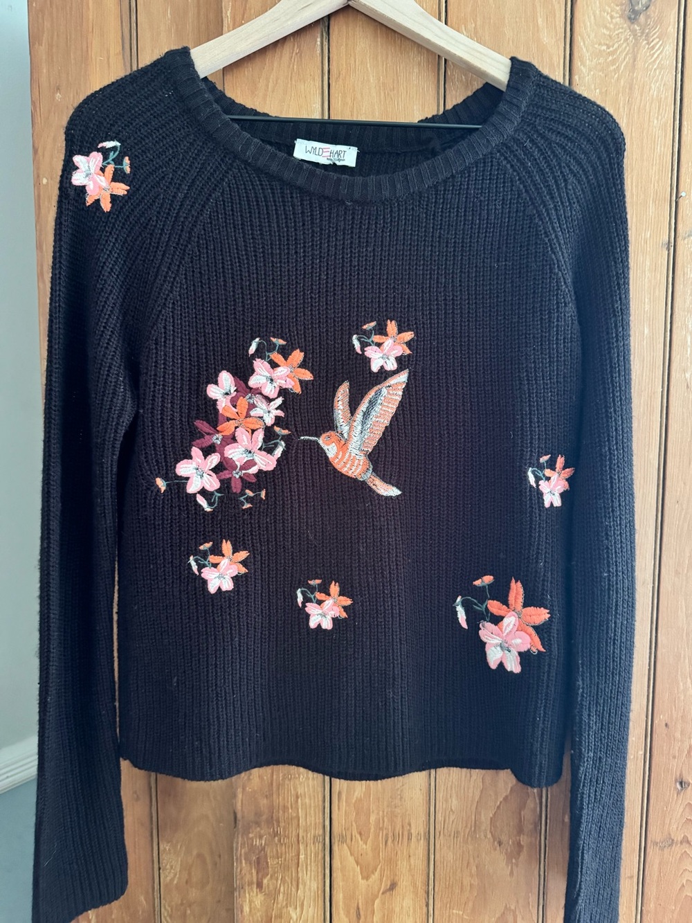 Wyld Hart Embroidered Hummingbird Women’s Floral Black Knit Sweater Medium